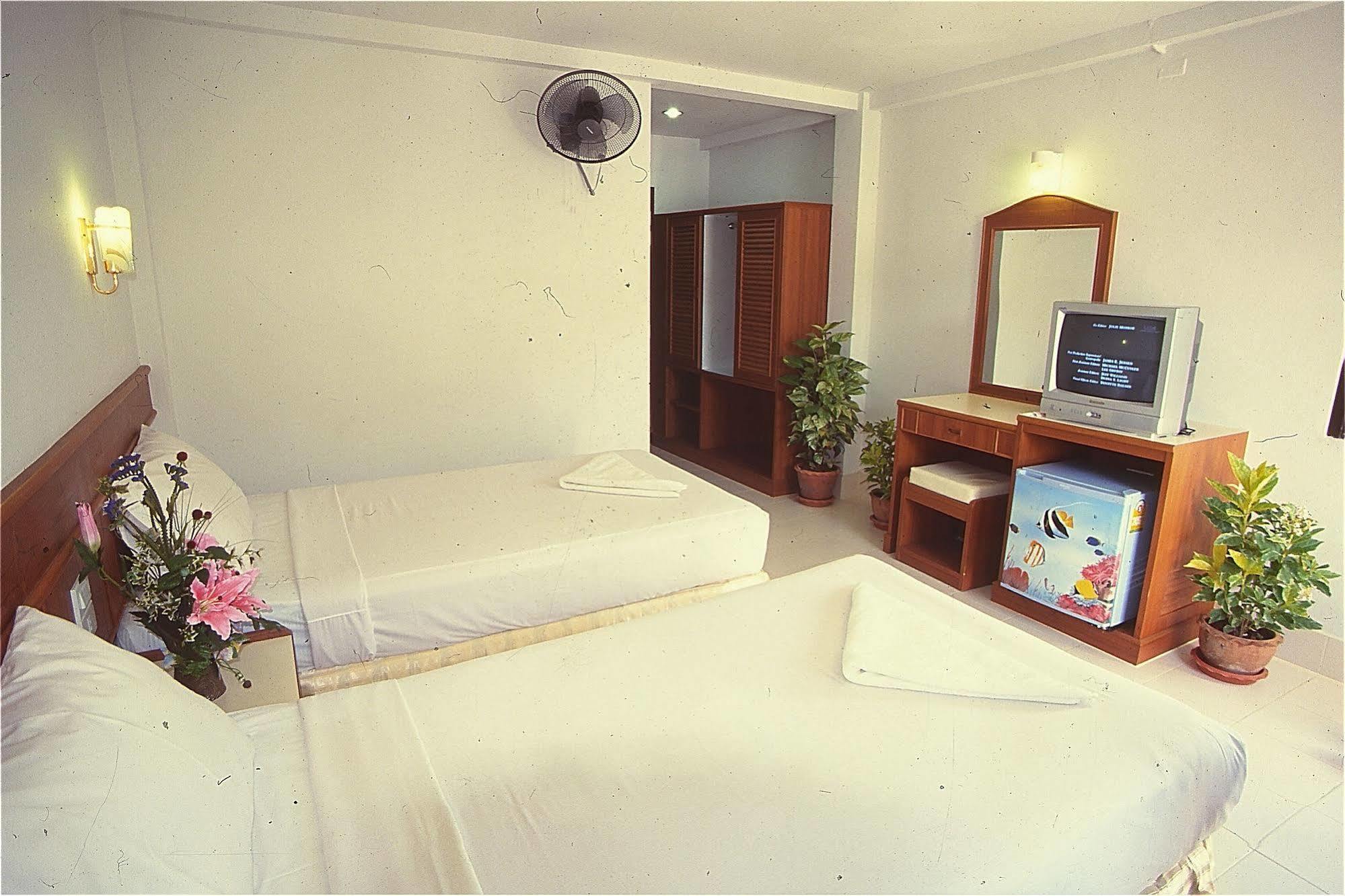 J Apartment Ao Nang Esterno foto
