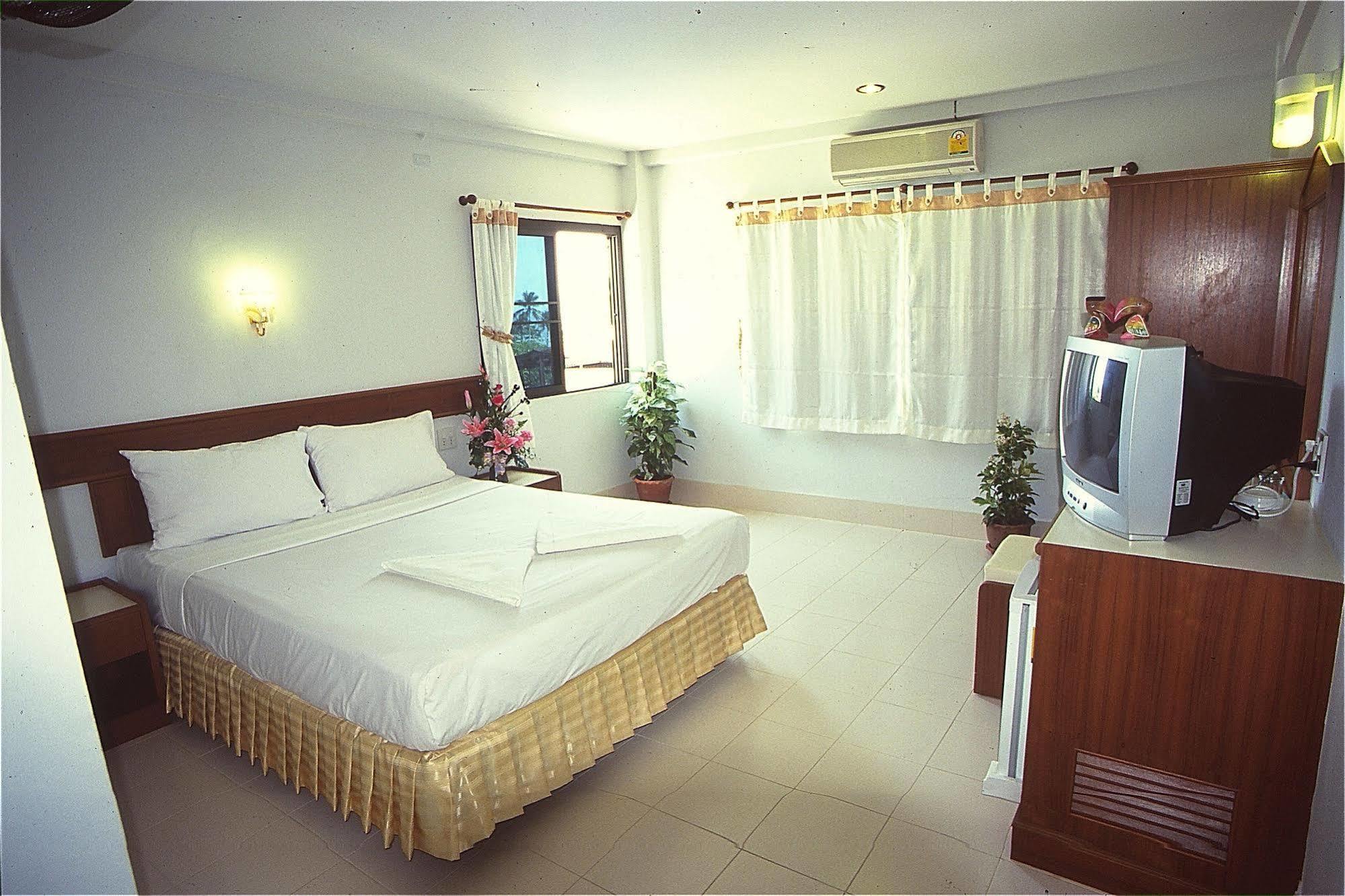 J Apartment Ao Nang Esterno foto