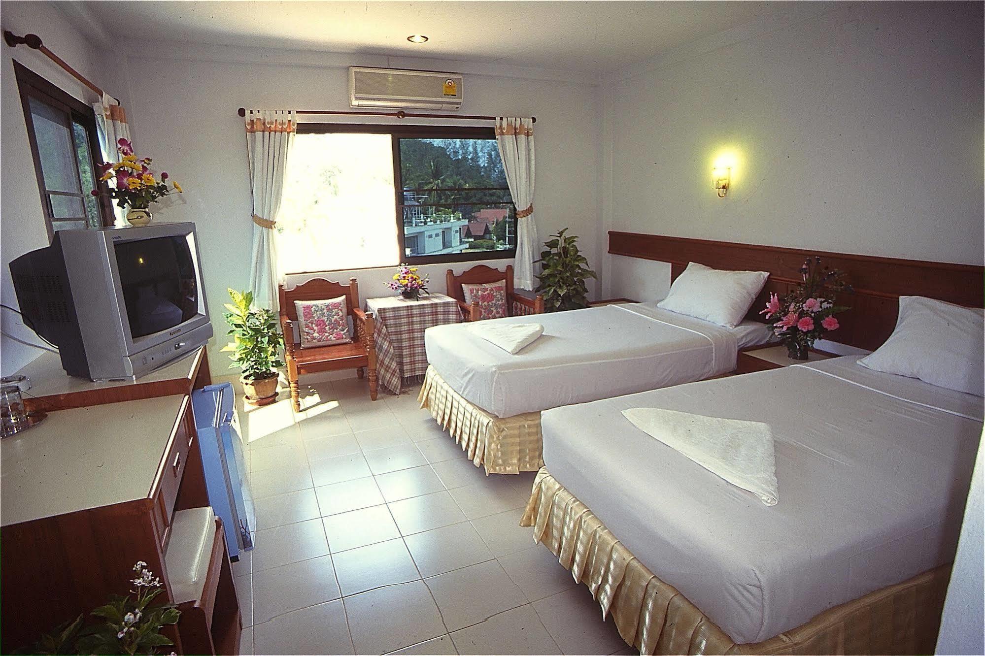 J Apartment Ao Nang Esterno foto