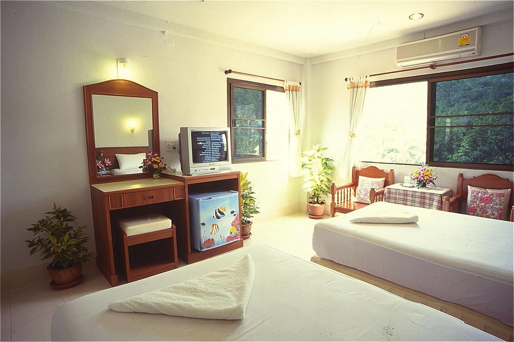 J Apartment Ao Nang Esterno foto