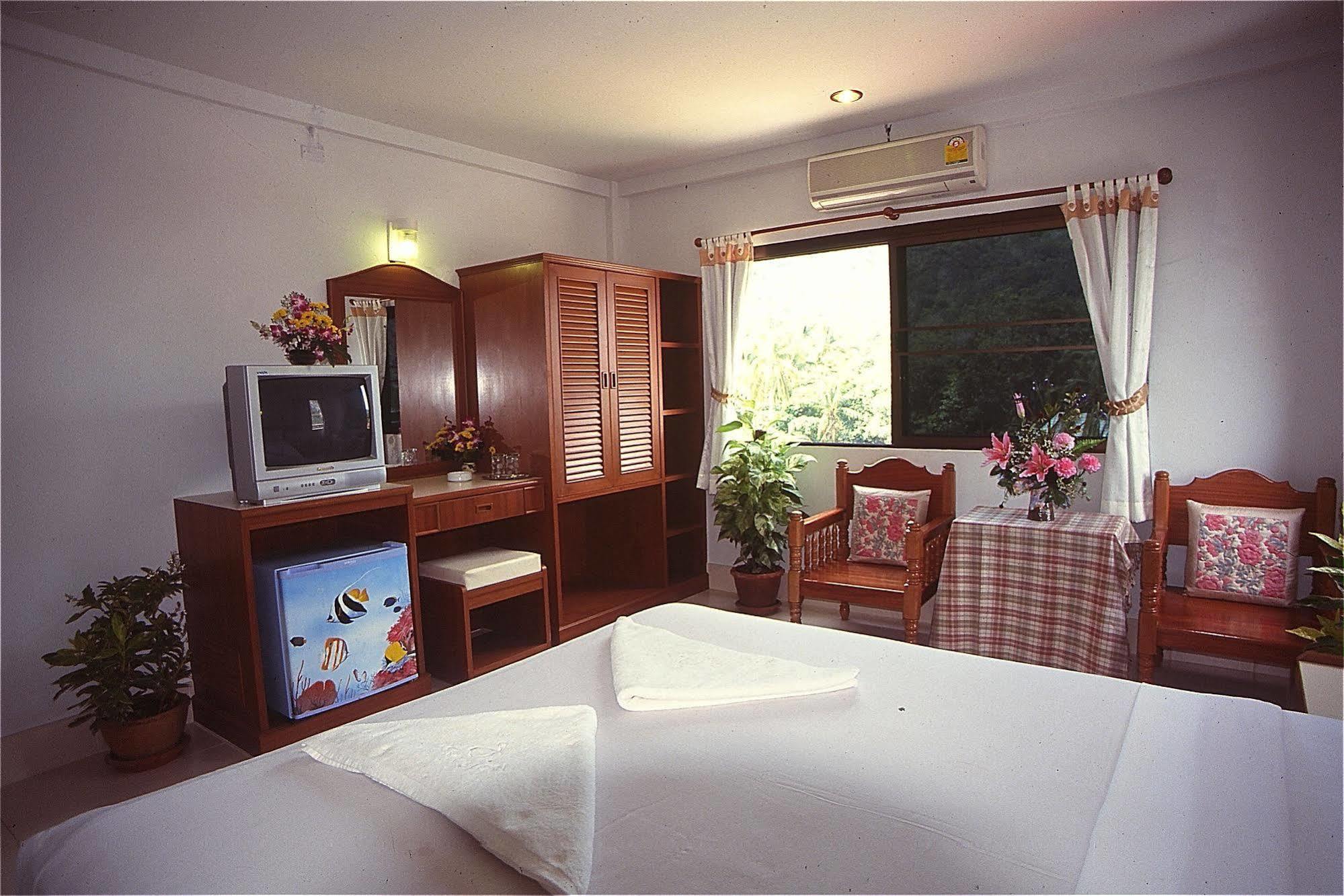 J Apartment Ao Nang Esterno foto